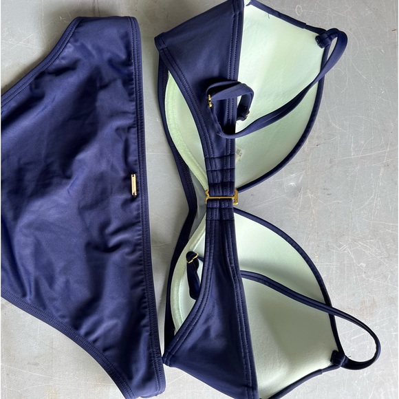 Victoria’s Secret Bikini - Picture 2 of 5